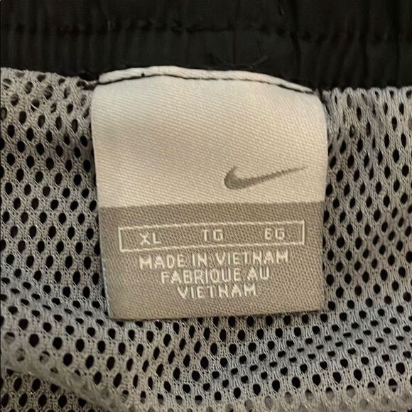 Nike Vintage Black Nylon Athletic Shorts Mens Size Extra Large White Stripe - Picture 2 of 14